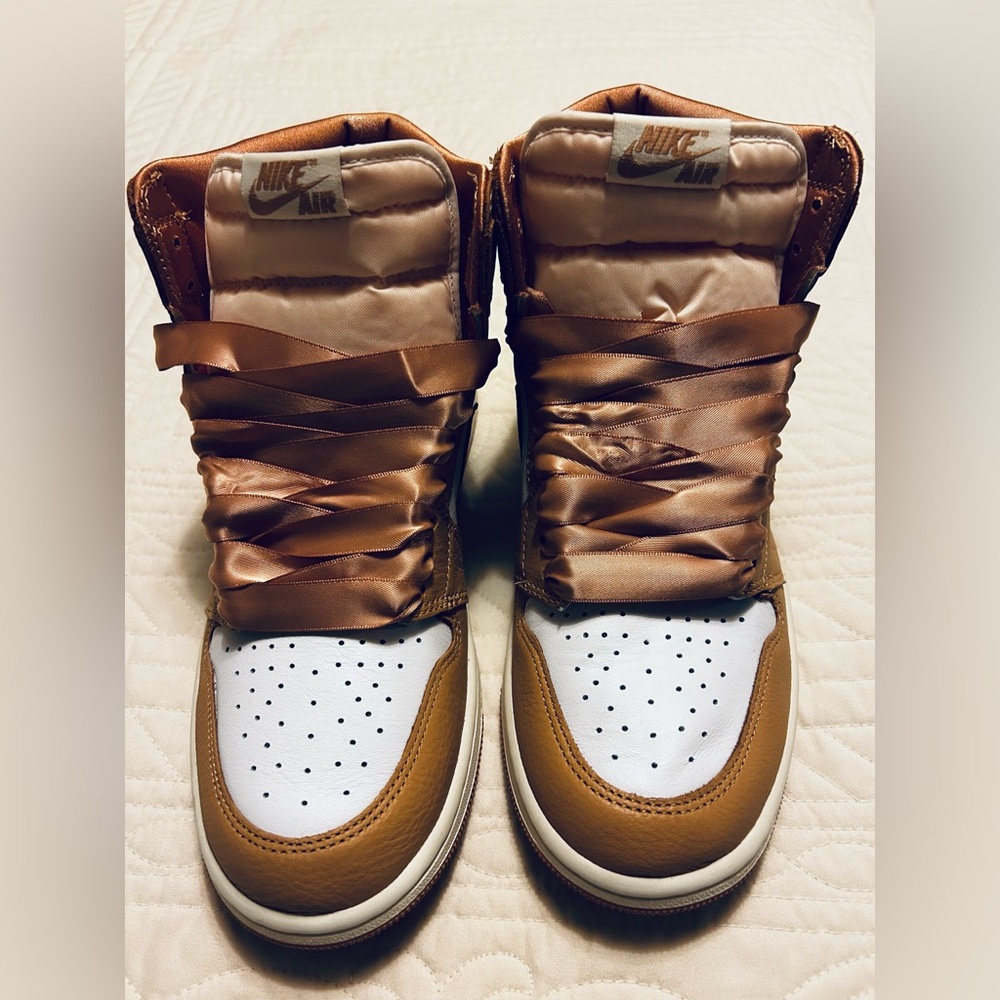 Nike Air Jordan Retro 1 High OG - Praline/White-Sail - NEW